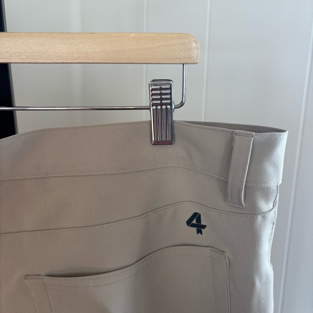 FOURLAPS Beige Athleisure Performance Chino Golf Pants Men 36x32 (Measure 38x29)